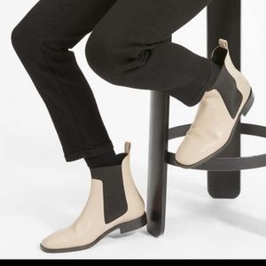 New! EVERLANE Chelsea Boots
